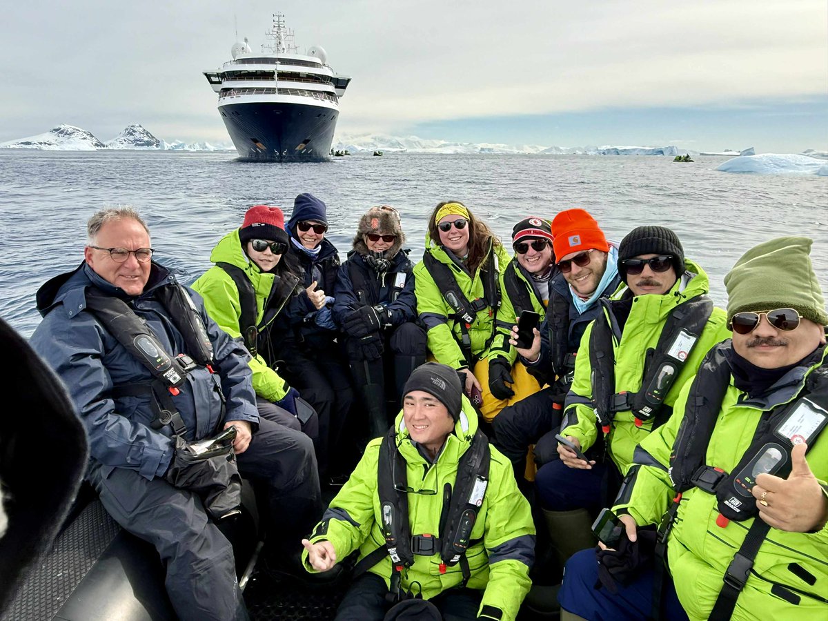 CharlottePlanC's tweet image. We ❤️ to give shoutouts to Plan C members when they are at remote sports events. But here’s a first, Steve Cozort from our networking group is in currently in Antarctica. #WhereIsPlanC #SteveCozortPhotography 📸❄️🐧