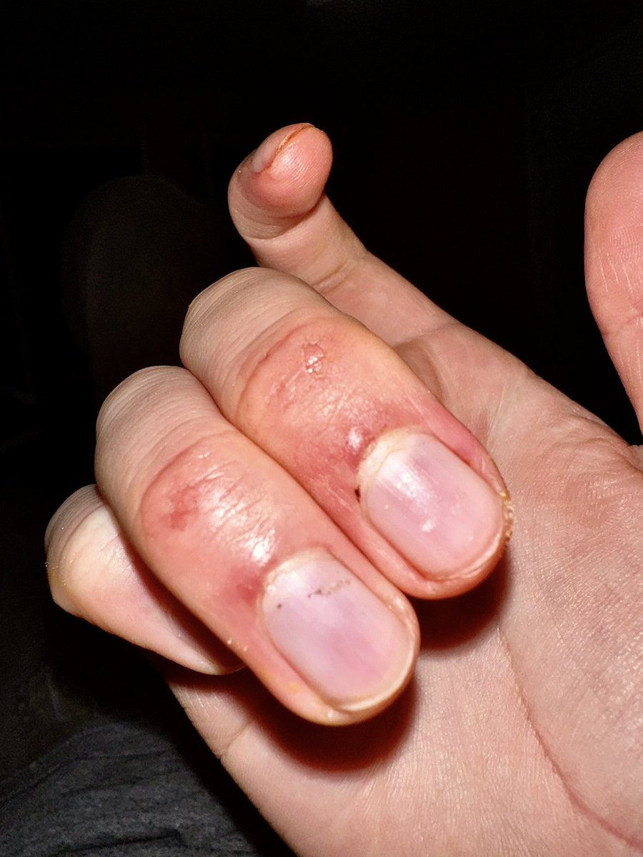 _Knighhtt's tweet image. First time fingering her i think i did good