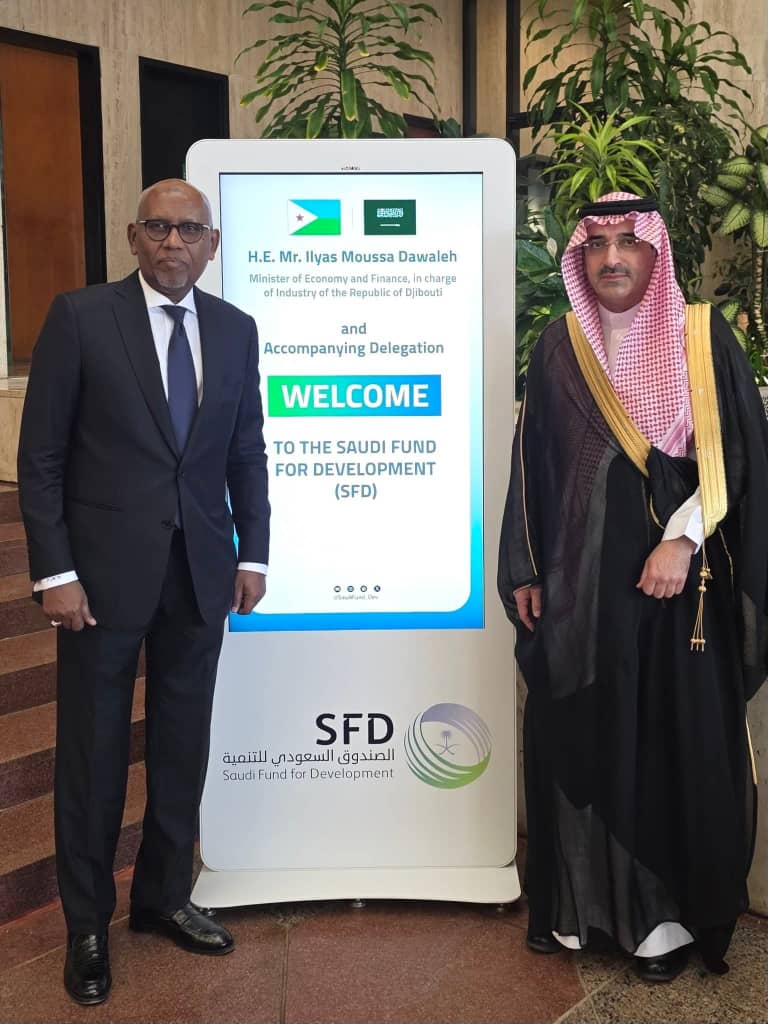 momed222's tweet image. 🇩🇯🤝🇸🇦#RYAD le #MEFI 
@Ilyasdawaleh a tenu une réunion de travail avec le DG du Saudi Fund for Develop #SFD Suldan A. Al-Marshad, au cours de laquelle les 2 parties ont convenu d’accélérer le financement de plusieurs projets d’infrastructures @dya_bamakhrama