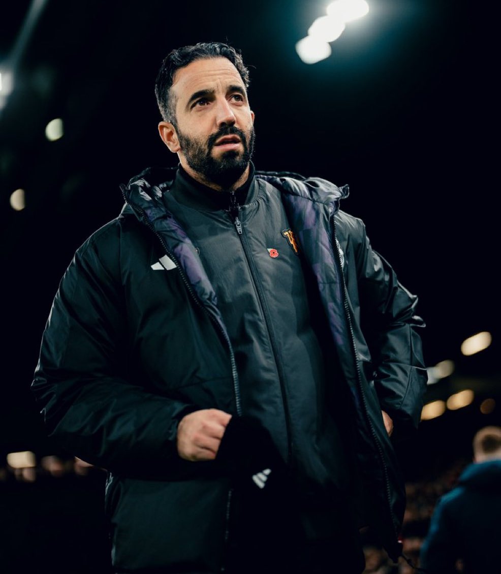 FrankEra_'s tweet image. 🚨🎙️ | Ruben Amorim on his system:

“We can say it’s a ‘4-4-2’, but five minutes later it’s a ‘4-3-3’ or a ‘3-4-3’. I’m open to EVERYTHING. 

“People think I’m fixated on one idea, but I simply start from a BASE.” 

[@DAZNPortugal/@mufcMPB]