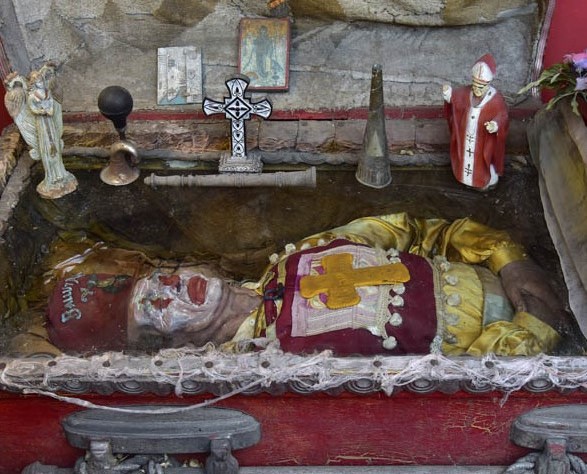 MonsterCas tweet media