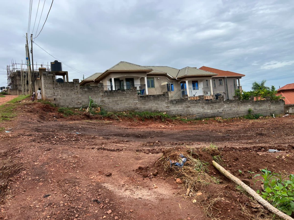 Kira Mulawa 12 decimals 110m ugx

Ready title