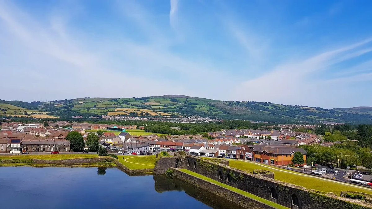 𝗥𝗼𝗼𝘁𝘀 𝗮𝗻𝗱 𝗪𝗶𝗻𝗴𝘀

Local author Helen Mulhern pens a heartfelt message to her hometown.

Read her story here:

livingmags.co.uk/roots-and-wing…