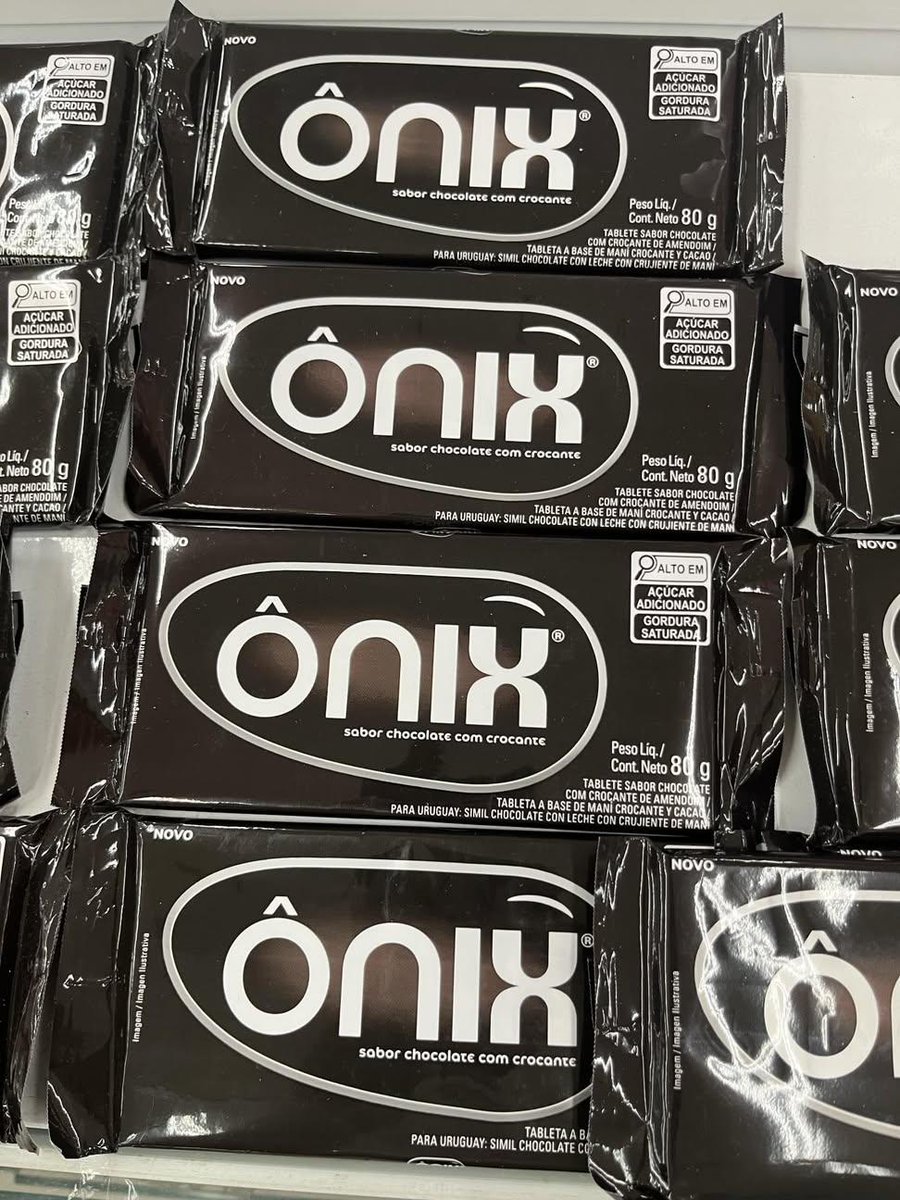 masoadesign's tweet image. quem foi o designer q fez uma embalagem de camisinha pra uma barra de chocolate?