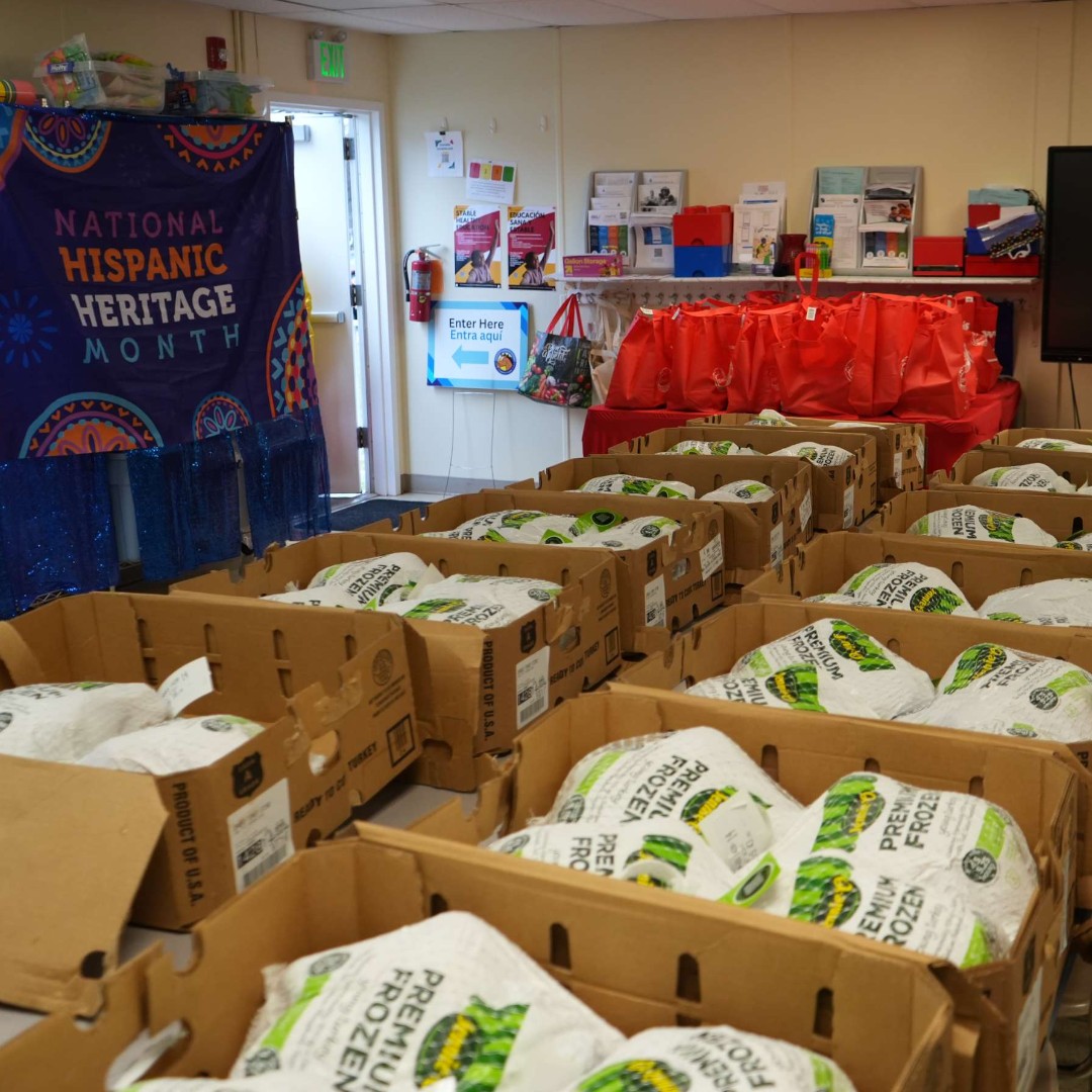 sparksatplayllc's tweet image. Our friends from HVC spread some holiday cheer last week by delivering turkeys to local elementary schools so families can enjoy Thanksgiving dinner. We&apos;re proud to partner with a team that brings heart to every job—on and off the playground. 🧡
#BuildingCommunity #Thanksgiving