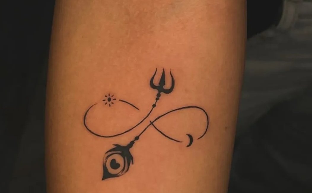 Queen_dgaf_'s tweet image. Every tattoo I create isn’t just ink, it’s a reminder that you’re brave enough to wear your story on your skin.
#harharmahadevॐ