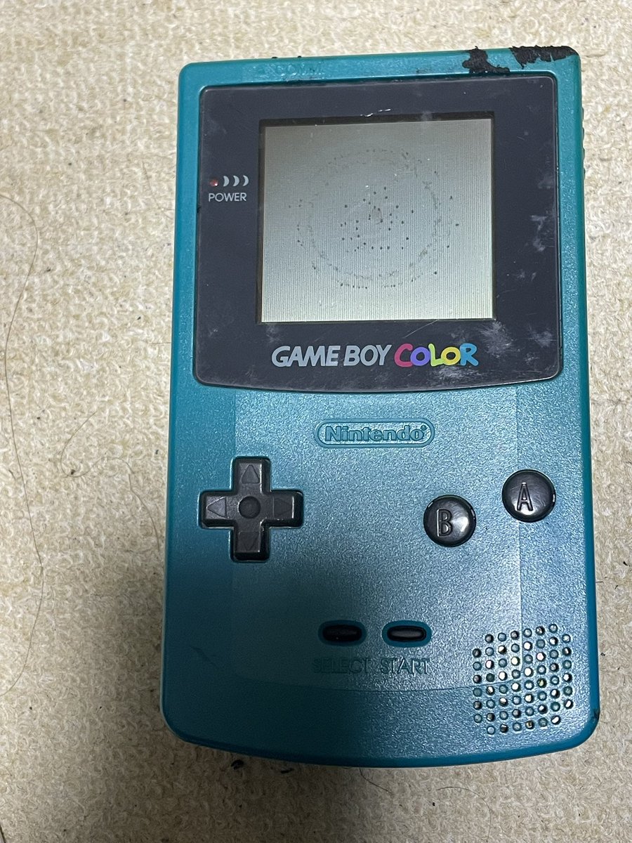 おはようございます！！

押入れ整理してたら出てきた

ゲームボーイカラー🩵

やろうかと思ったけど残念ながら

ソフトが見つかりません😢

今から朝活始めます

胸、３頭、膝コロ

誰かソフト持ってる人いますか🤔

本日もよろしくお願いします！！