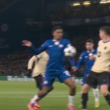 49undefeatedd's tweet image. Fofana hands the ball and goal is disallowed

#CHEBAR