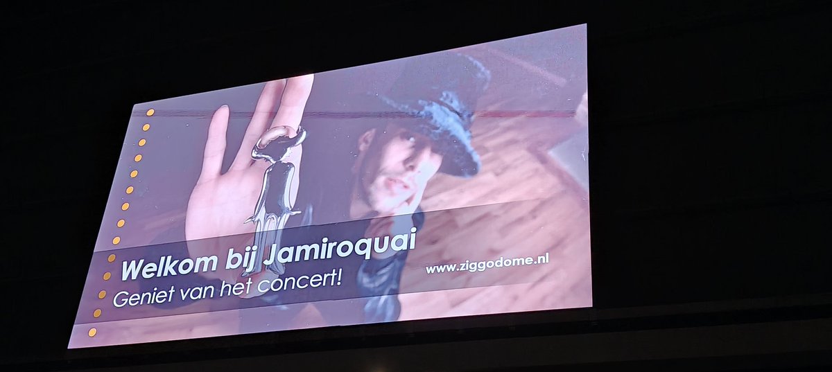 aivalli's tweet image. What a day, I was forced to choose between @JamiroquaiHQ and Lourde #ziggo dome.

Jamiroquai won.

Virtual insanity, indeed. But not entirely Royals, is it? Next time girl. 🧡