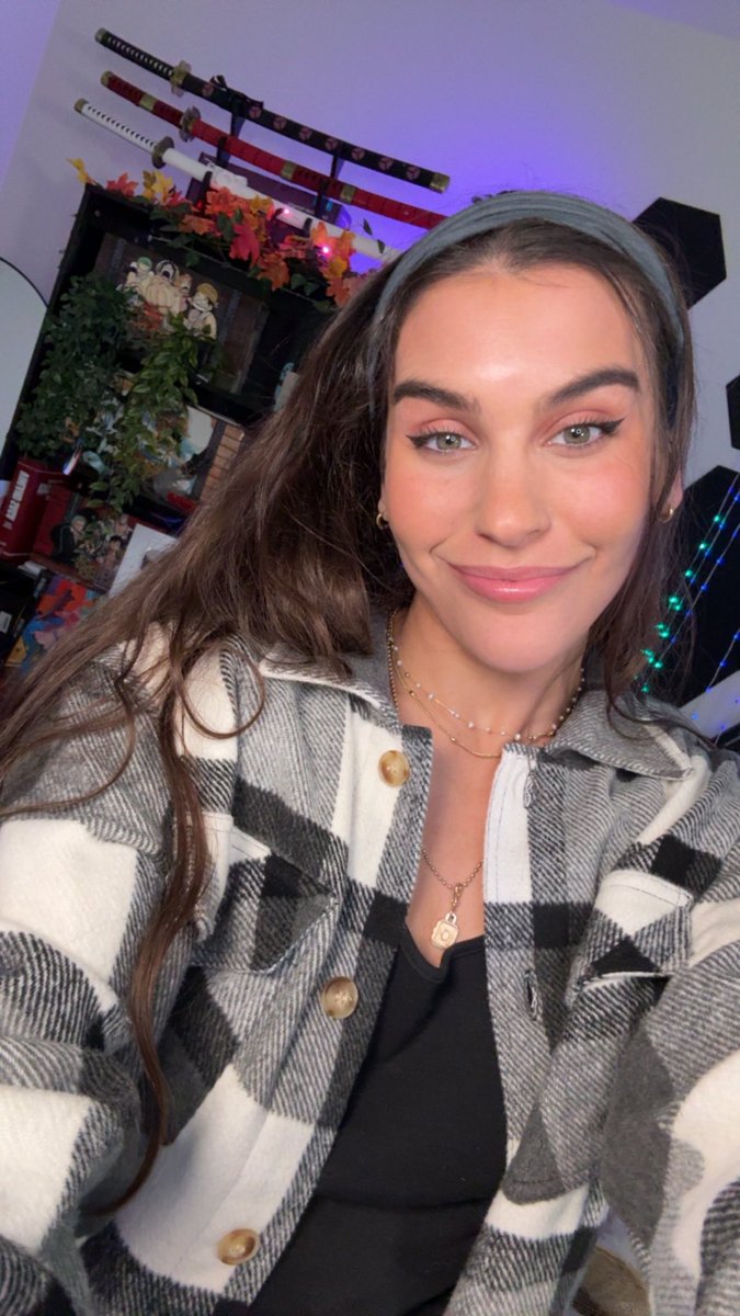 LIVE NOW celebrating 2 years of the music reaction channel on YouTube 😭🤍

Where has the time gone?? It’s so wild how it’s been 2 years and we are SO CLOSE to 300k subs 🥰 

Also, celebrating thanksgiving today! Tell me what you’re thankful for!!

twitch.tv/staceyrpg