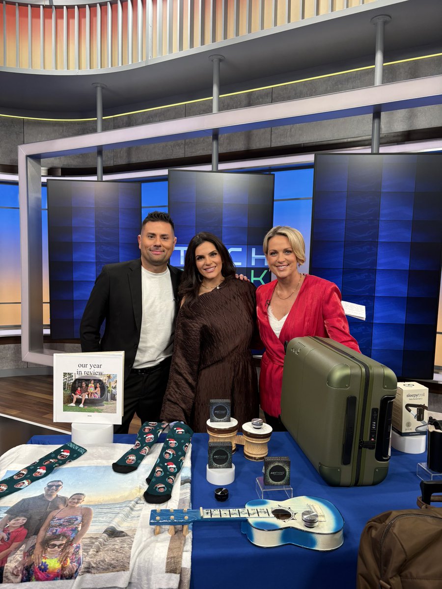 jessicanaziri's tweet image. Today on Tech Talk, we’re diving into how to get ahead of the holidays with the best tech gifts and the biggest Black Friday deals.