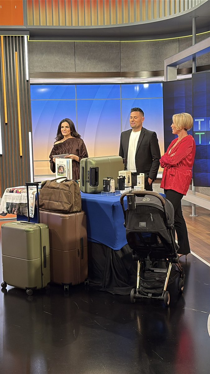 jessicanaziri's tweet image. Today on Tech Talk, we’re diving into how to get ahead of the holidays with the best tech gifts and the biggest Black Friday deals.