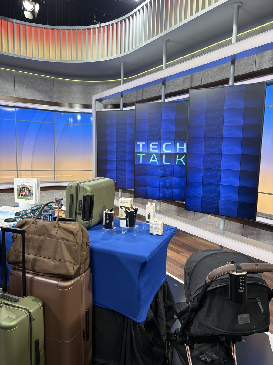 jessicanaziri's tweet image. Today on Tech Talk, we’re diving into how to get ahead of the holidays with the best tech gifts and the biggest Black Friday deals.