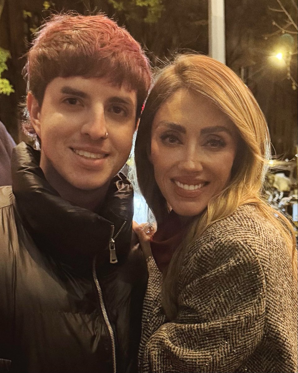 Me faltam palavras pra esse momento! Meu maior sonho virou realidade <a href="/Anahi/">Anahi</a> TE AMO POR TODO SIEMPRE