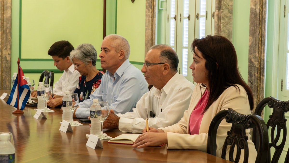 Recibí en <a href="/CubaMINREX/">Cancillería de Cuba</a> a Tahir Budagov, vpdte. del Partido Nuevo #Azerbaiyán🇦🇿. Constatamos el excelente estado de las relaciones bilaterales, y coincidimos en el interés de continuar consolidándolas, en áreas como la medicina , el turismo y el intercambio entre nuestros Partidos.