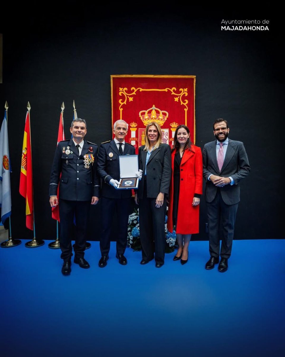Ha sido un honor compartir este acto de reconocimiento a nuestra Policía Municipal, impulsado por sus propios compañeros y por el Ayuntamiento de Majadahonda. Su labor diaria es la que permite que Pozuelo siga destacando como la ciudad más segura de la región.