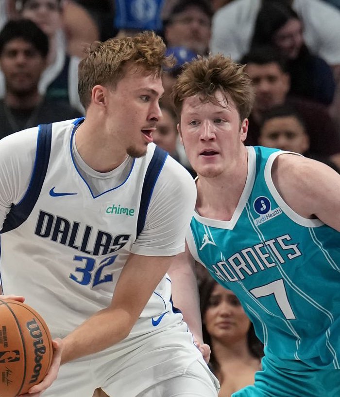 🚨 Kon Knueppel has leapfrogged Cooper Flagg as the new favorite to win Rookie of the Year 🚨

Kon Knueppel - 47%
Cooper Flagg - 44%

(Via <a href="/PlayProphetX/">ProphetX</a> / prophetx.onelink.me/E5Yi/CENTRAL)