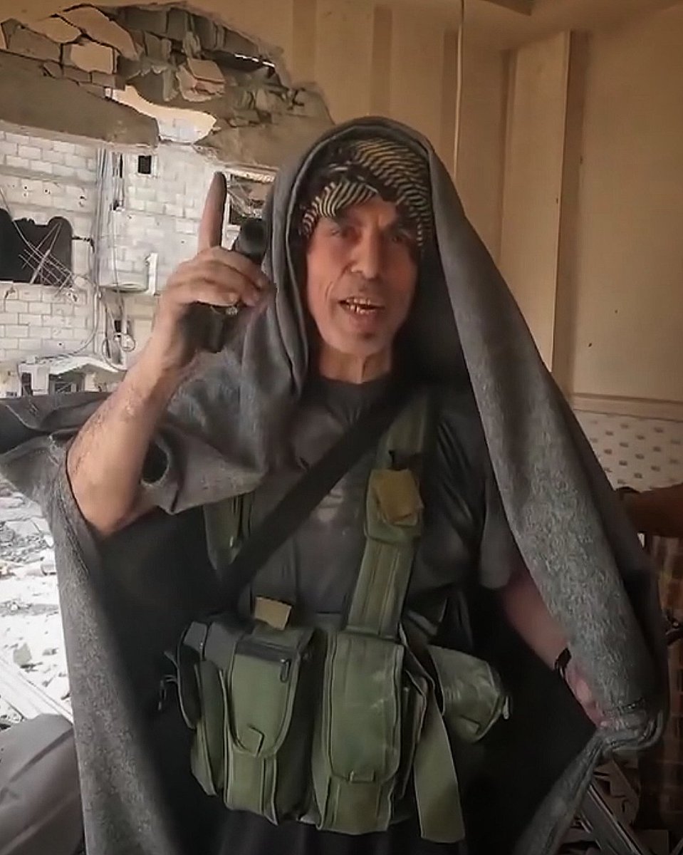 Moslehi_m_m's tweet image. برای آزادی سرخ، دری‌ست که با دستان خـ ون‌آلود کوبیده می‌شود …

| شهید یحیی سنوار |