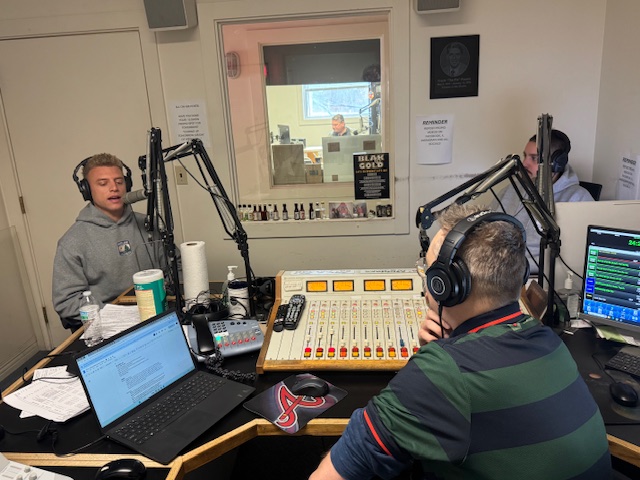 MannixBrothers's tweet image. Thanks to @hearts_sc fan favorite @OllieWright100 for joining us in-studio today to talk about the 1st season in Portland, how much he's already looking forward to next season, and what he does off the pitch for fun! #KeepItLocal #UpTheHearts

thebigjab.com/wp-content/upl…