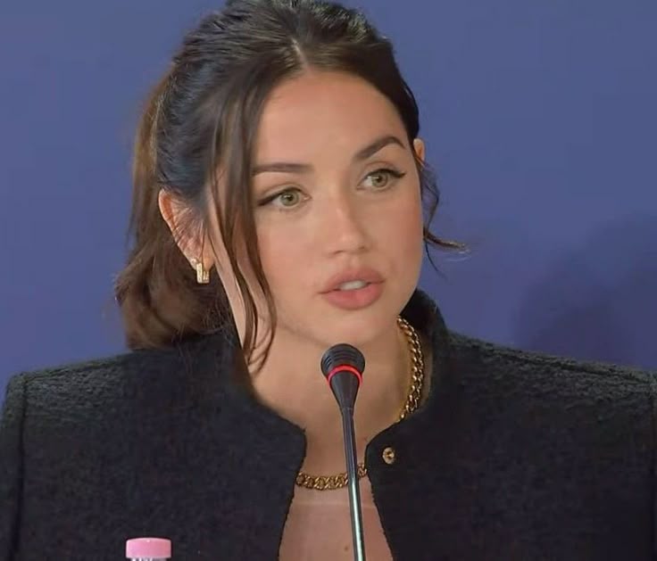 DatingSenseii's tweet image. Flirt With Girls Effortlessly

- Texting Thread -

1. Talk like you’ve known her forever