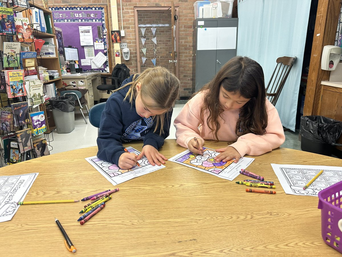 Toni1623's tweet photo. How to make sight words not boring? Do a turkey sight word coloring sheet! @HPS_Eagles @dmurph88 Happy Thanksgiving 🦃🍁 https://t.co/hsxuLRIKVl