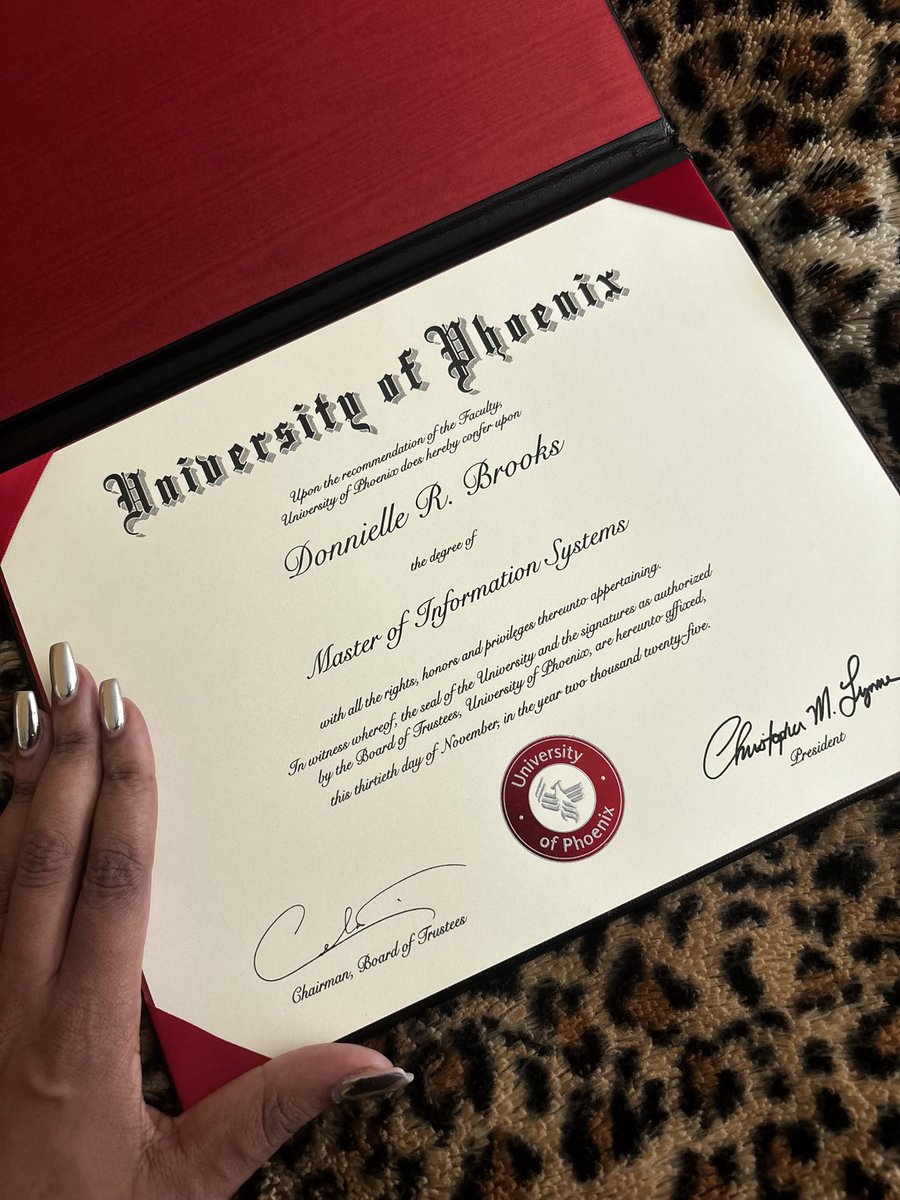 BrooksDonnielle's tweet image. And just like that….. the hustle always wins 🎉🙌🏾🙏🏾 #UOP #masters #degree @UOPX#graduation #ceremony#HustleHard