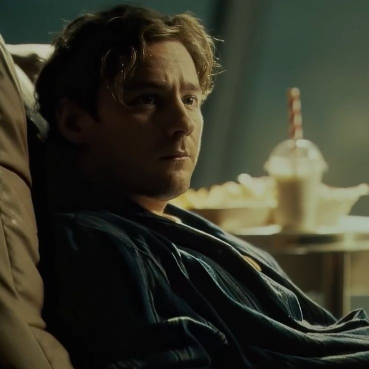 Felix Catton is now receiving a kiss from Robert !

"Well... at least you're not at all as bad as the other guy-"