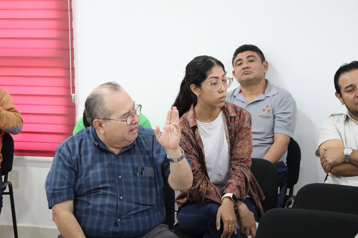 SABGCampeche's tweet photo. Capacitamos a personal de la #SEDUMOP en la Ley de Obras Públicas, reforzando el conocimiento del marco jurídico para la planeación y ejecución de obras.
 
Este esfuerzo de profesionalización, impulsado por la #SECONT, sigue la línea de transparencia de la Gob. @LaydaSansores. https://t.co/DBIEn8COWc