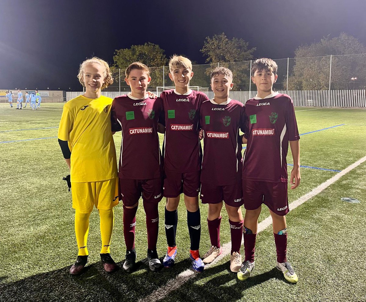💛💙 𝐂𝐀𝐍𝐓𝐄𝐑𝐀 𝐔𝐃𝐓 

💛 En el día de hoy cinco jugadores de nuestro #InfantilB fueron partícipes de un entrenamiento con la selección sevillana.

💪🏼 ¡Enhorabuena campeones!
 
#CanteraUDT #AquiEstamosOtraVez