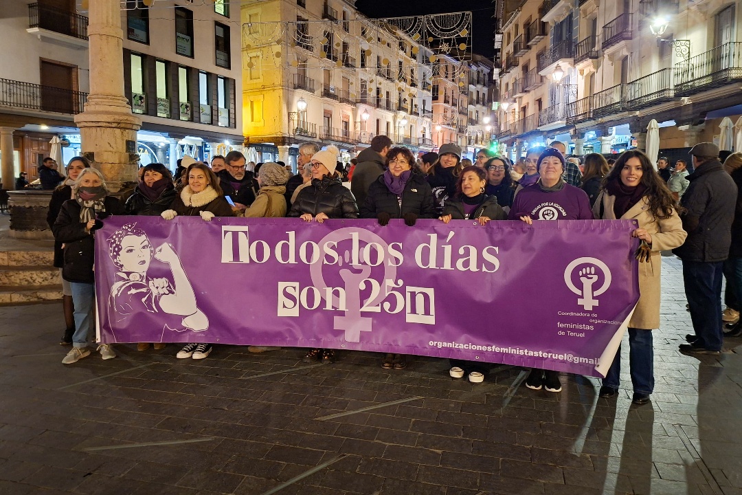 En #Zaragoza, en #Huesca y en #Teruel, hoy las y los socialistas volvemos a salir este #25N a condenar la terrible lacra de la violencia machista.

Por las 38 mujeres asesinadas este año en nuestro país. Por las 1.333 desde que existen registros. Porque no queremos ni una víctima