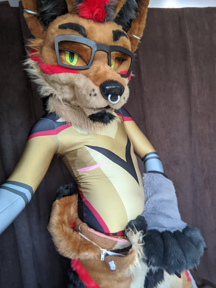wildnorsewolf's tweet image. Welp, he&apos;s up on @TheDealersDen .. 🥹 Includes full planti fursuit made by OFA, dozens of art pieces and badges by well known artists such as: Silvixen, Furbakery, Mixedcandy, Allosaurex, Kaomoro, and more, and matching zentai/petsuit and latex suit.

thedealersden.com/listing/onefur…