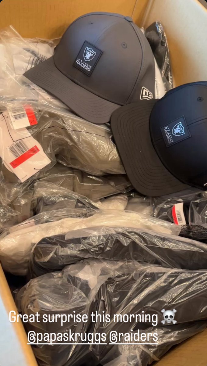 derekcarrqb's tweet image. Thank you 🙏🏼 @Raiders 
EQ team the goats!