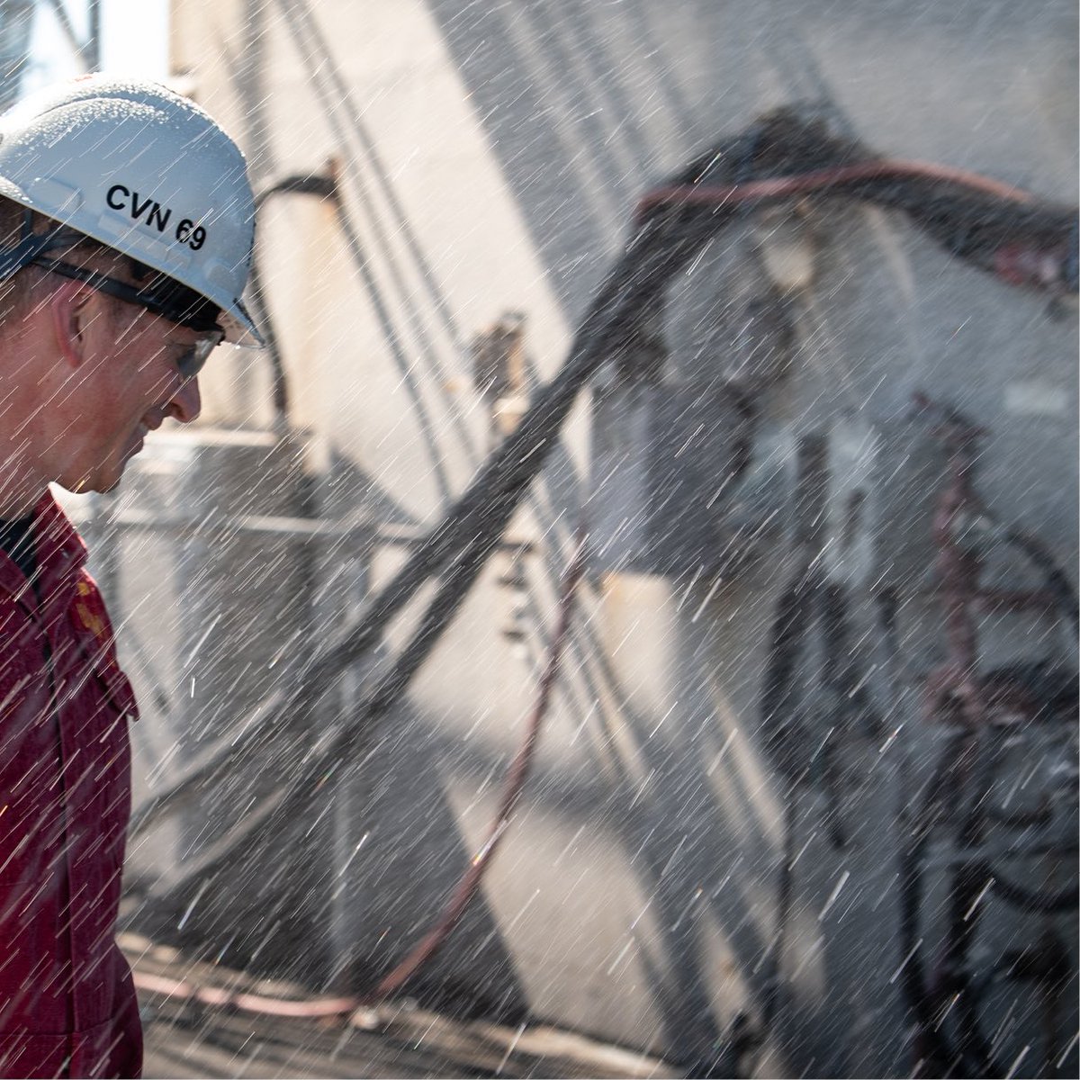 TheCVN69's tweet image. Strength, teamwork, and a whole lot of sweat. #MightyIKE brought the heat for this year’s DC Olympics, proving once again that damage control is everyone’s fight. ⚓🔥

#DCOlympics 
#GreaterEachDay
#DamageControl