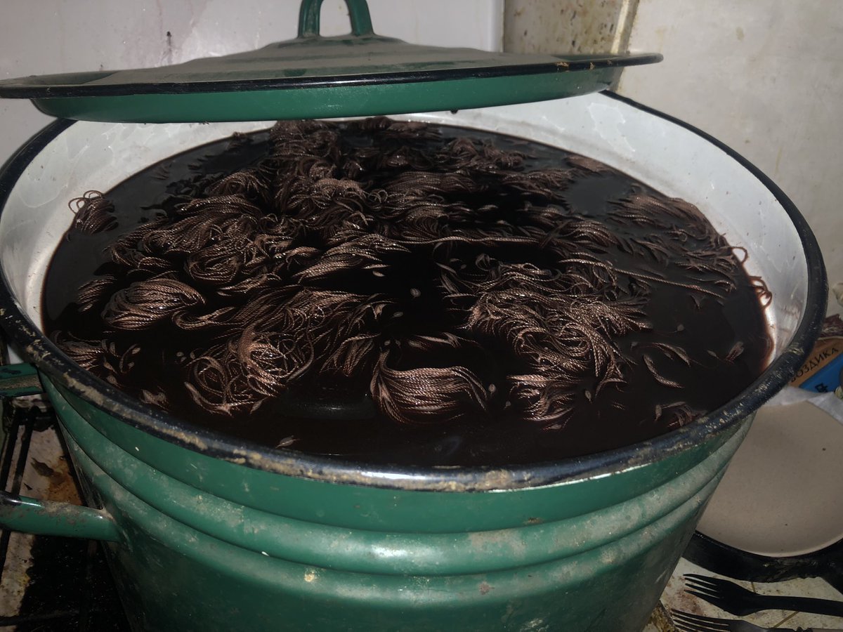 coastoflife_od's tweet image. Sometimes pots like 🧌 each new one is bigger and greener. This one might be ~4️⃣0️⃣litres. Too high for paraffin melting but fits to colour3️⃣0️⃣0️⃣0️⃣ square meters at ones. 
@elm7r335 learned a new 🇺🇦 word “ВИВАРКА” [vyvarka] = big pot for boiling 👖👚🩳👔 because the washing powder…