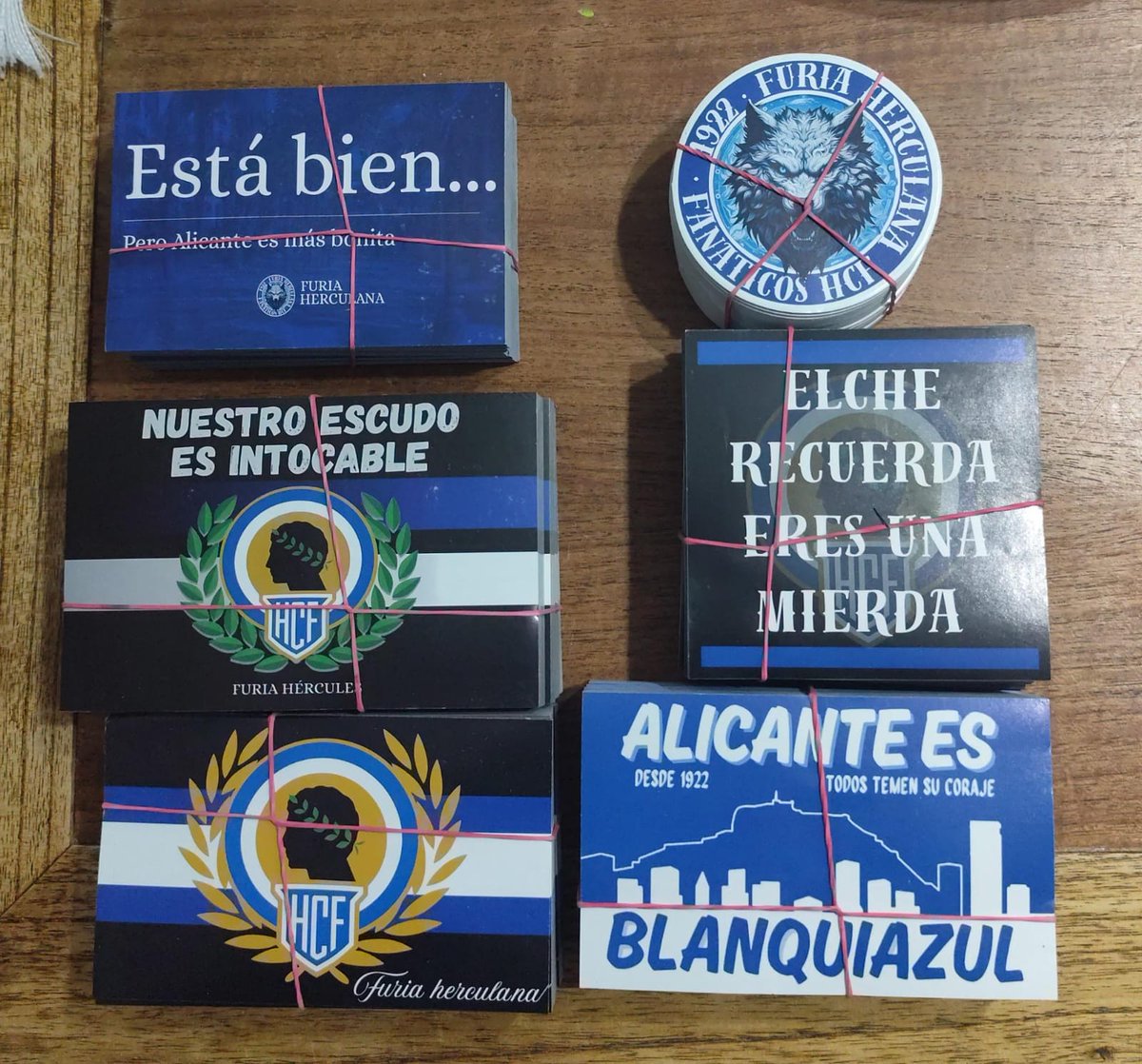 NUEVO PACK DE PEGATINAS A 5 EUROS.

Este finde en el partido en homenaje a delibasic estara el pack de pegatinas a 3€.