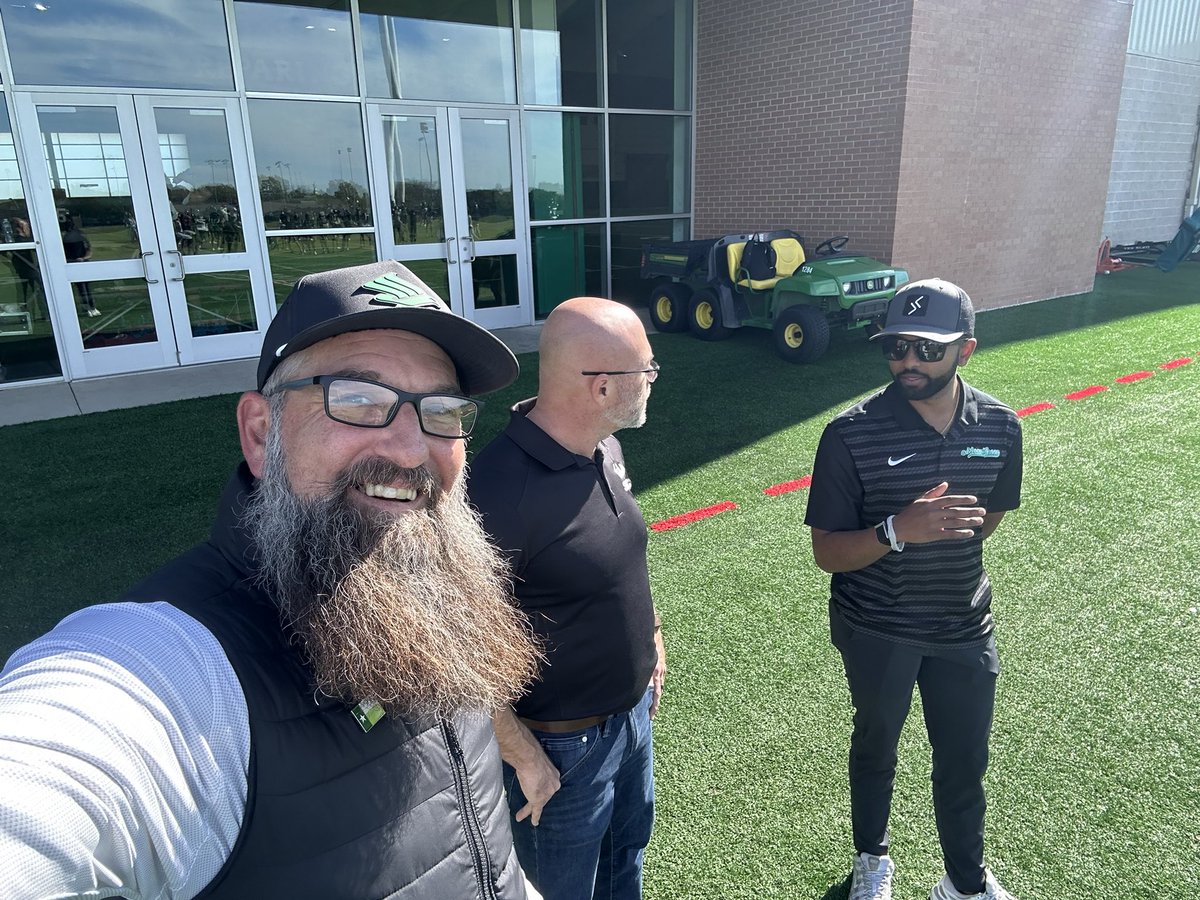 DamonGochneaur's tweet image. Amazing experience getting to attend practice today for @MeanGreenFB &amp;amp; sit down with UNT FB GM @rajesh_murti afterwards for lunch at Union Bear and some @MeanGreenFB talk.

Bottom line - if you’re enjoying this season at all, then support this athletic department more than you…