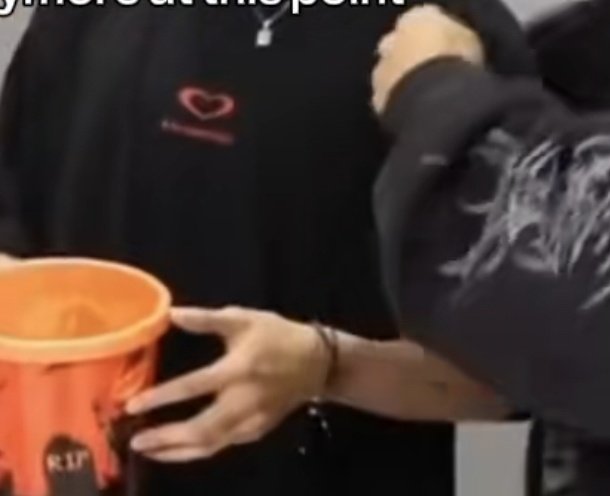 anyypayne's tweet image. PQP AS PULSEIRAS, ESTAVA NA NOSSA CARA O TEMPO TODO E NÃO SABÍAMOS 😭😭😭♥️