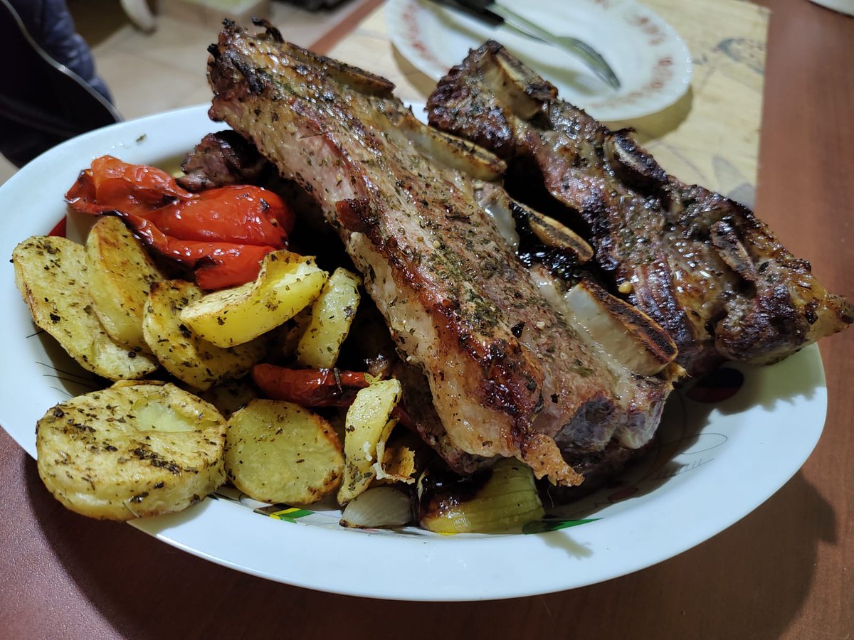 CSDevAr's tweet image. Today my sister invited me to some asado duly baked in the oven -  I mean what a surprise when my expectations were some tea and cookies!