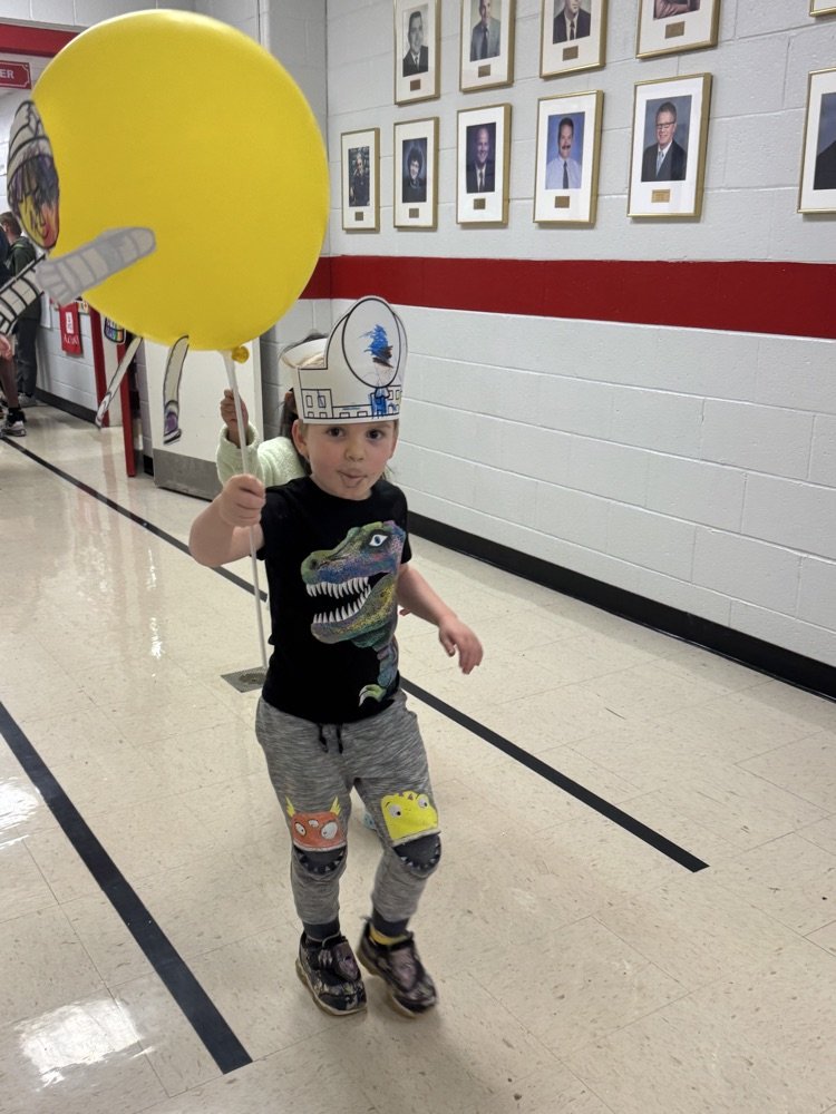 Who needs the Macy’s Day Parade when you’ve got the Potter Gray Kindergarten Balloon Parade? 🎈