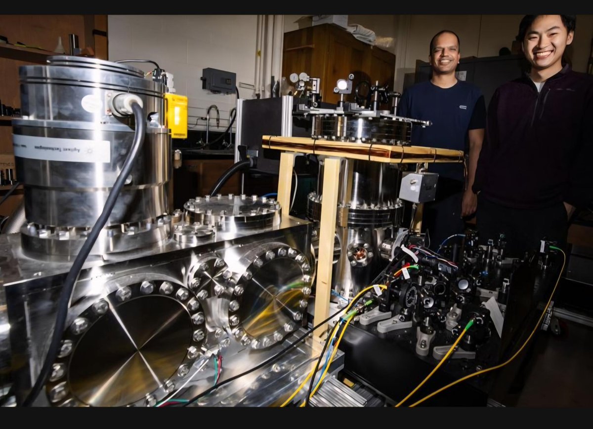 Kudos to the #physics team at the  #UoT, for their🌟 cool atomic clock 🌟 

It could run for 3 trillion years without slipping a second. Check out the article and images. 
archive.is/cfsO5  <a href="/MarkColley/">Mark Colley</a> <a href="/TorontoStar/">Toronto Star</a> 

left side: Amar Vutha right Takahiro Tow  #marketing