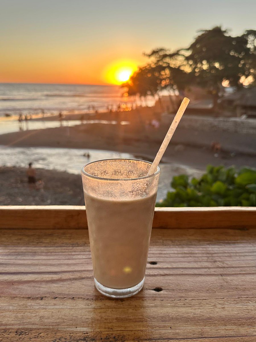 Thinking about a regular Wednesday night open-mic for <a href="/LaCajitaKitchen/">La Cajita Kitchen 🇸🇻</a>