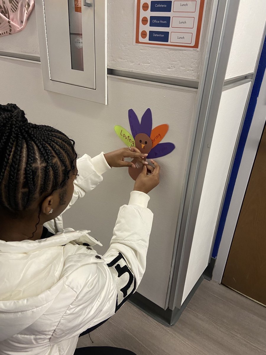 Sharing kindness all across VPHS! Our leadership students “gobbled” the staff with thoughtful messages of appreciation to remind them how valued they are. 🧡💛 <a href="/ValleyParkSD/">ValleyParkSchoolDist</a>