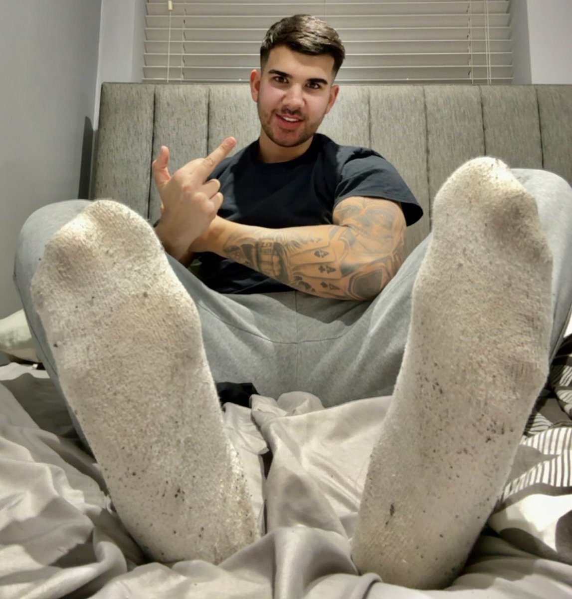 Day 4/10 🧦 

After wearing these socks for four days <a href="/alphakash0/">👑ALPHAKASH👑</a> has already filled them with his alpha foot scent 🤤