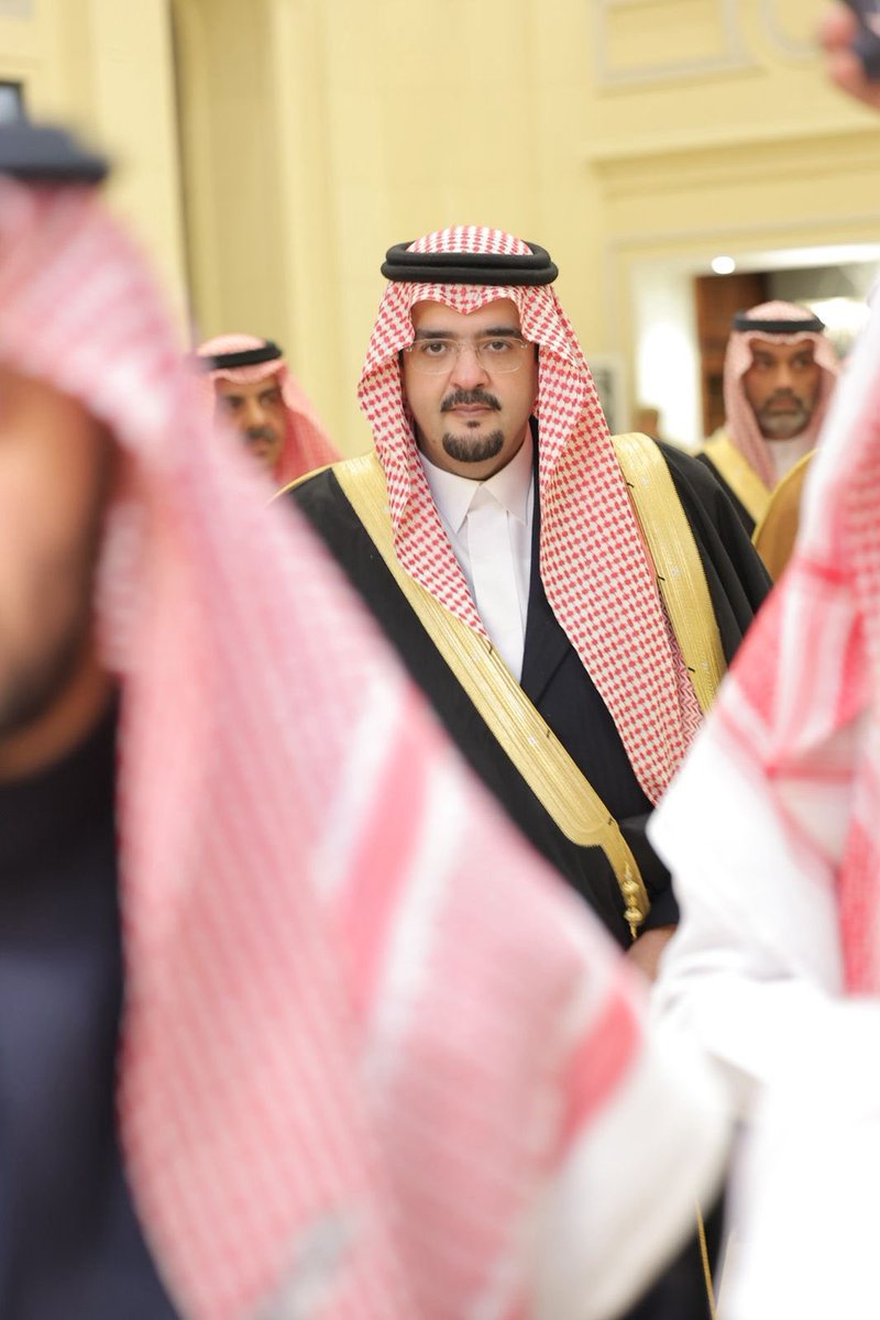 تبدوا الأحلام مستحيلة 
حتى ترى الأمير #عبدالعزيز_بن_فهد 
وتغير نظرتك 👌🏻❤️