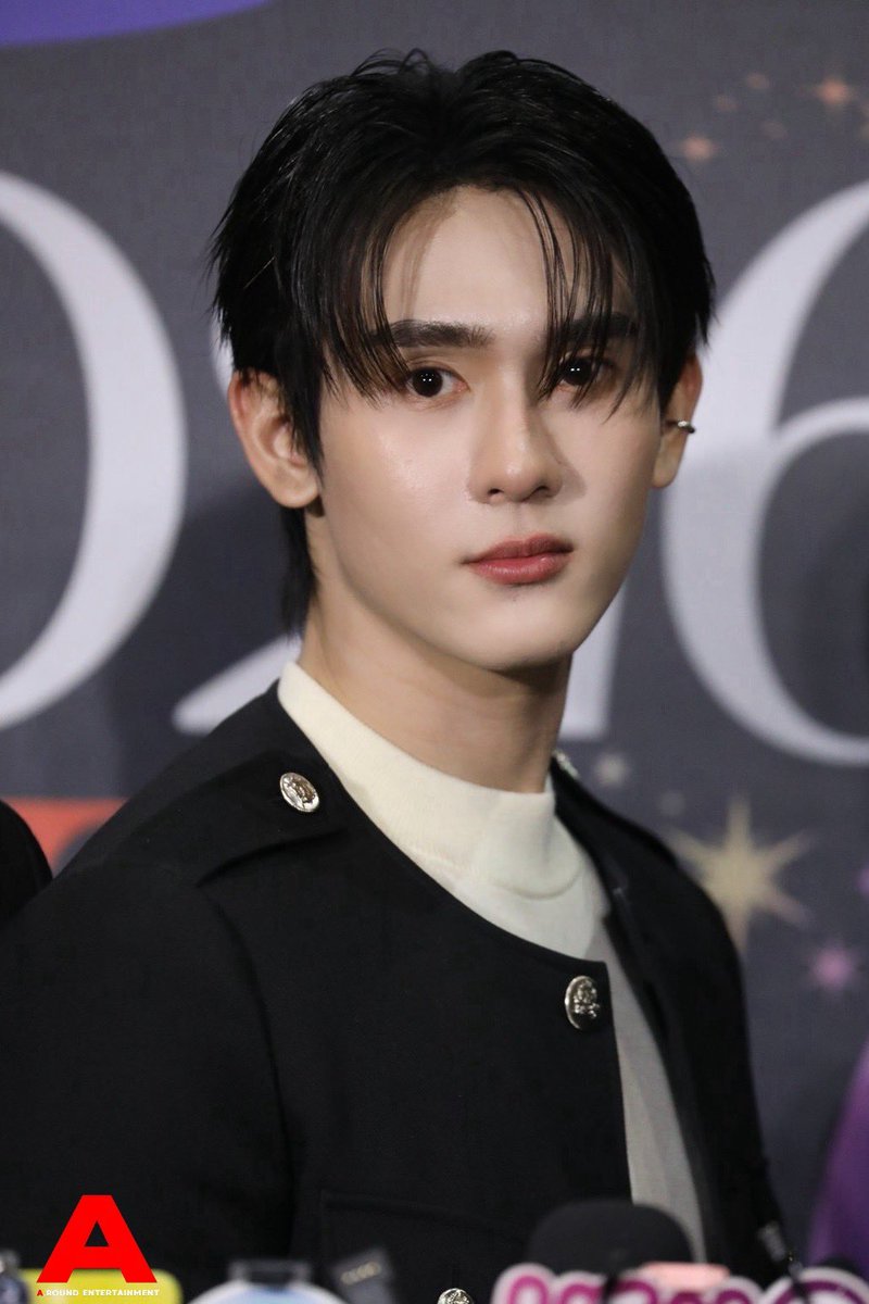 around_ent's tweet image. ช่วงสัมภาษณ์ “บุ๊ค กษิดิ์เดช” ในงานแถลงข่าว ‘GMMTV 2026 MAGIC VIBES MAXIMIZED’ 

FORCEBOOK ARE MY MAGIC
#GMMTV2026
#kasibook #ฟอสบุ๊ค #forcebook
#LoversAndGangsters