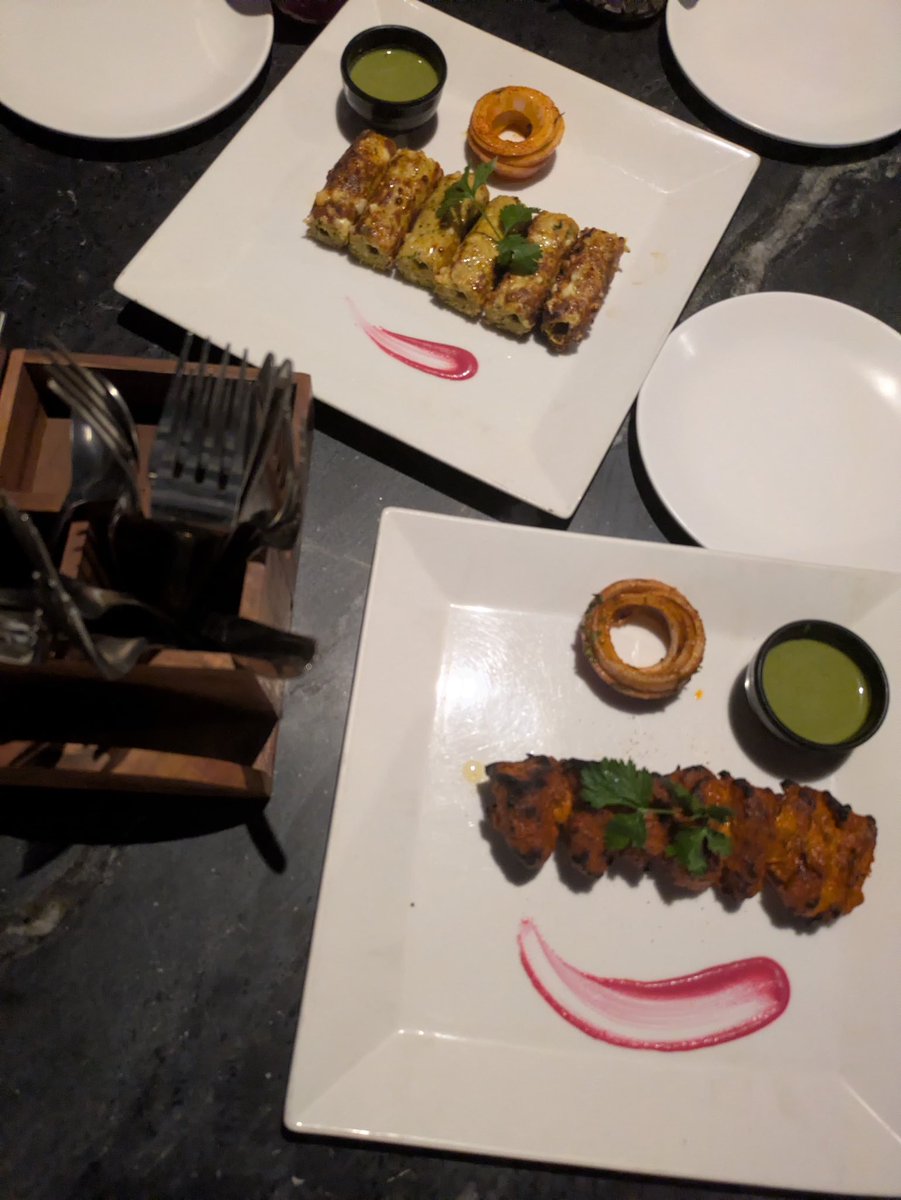 pointperkspicks's tweet image. This was the third time AXIS ne dhoka Diya 

Had dinner and was making payment at the restaurant tonight and realised that my AXIS M4B doesn’t work for such a big bill 🥲 only after going to the app, it says systems are upgrading 

ICICI EPM came to rescue 🛟 

#ccgeek