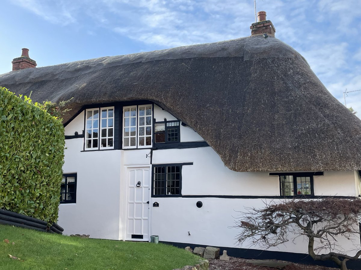 AshPrinceWriter's tweet image. Thatched houses remind me of #millymollymandy. Anyone else? #childrensbooks #readingcommunity #bookstagram