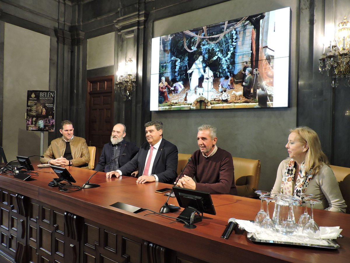 SoyDeLaVeraCruz's tweet image. #PRENSA | DIPUTACIÓN DE SEVILLA.

La Hermandad de la Vera-Cruz de Alcalá del Río inaugura el día 4 su Belén Monumental: casi 200 figuras que representan a cofrades, oficios y enclaves del municipio.

El nacimiento, bajo la dirección artística del escultor Manuel Mazuecos García,…