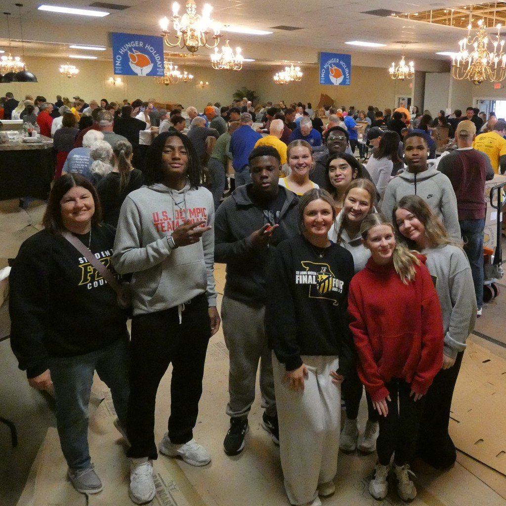 FZSchools's tweet image. We&apos;re thankful for #FZCommunity, a place that supports teaching, learning and each other! With volunteers from across the county, HS students packed holiday meals for delivery. Building the workforce of the future one community project at a time. #FZEquipToExcel