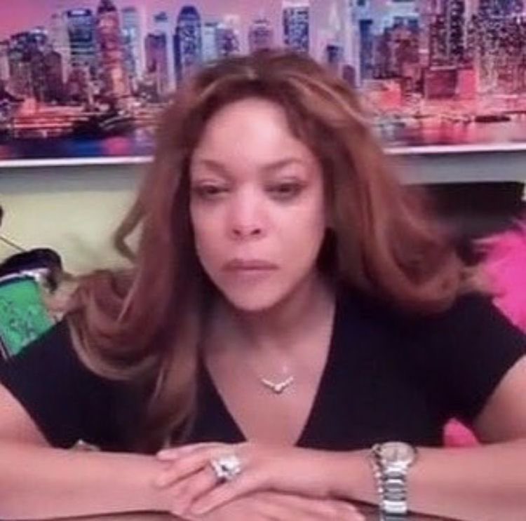 FlorIsRosie's tweet image. Que envidia me da la gente que tira curriculums y los llaman el mismo dia... despues estoy yo que tiro, tiro y tiro y sigo esperando